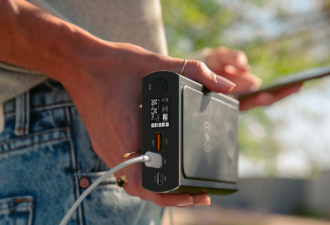 ScoutPro OLED - 240W Powerbank That Fits In Your Back Pocket
